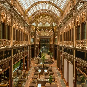 Parisi Udvar Budapest, Part Of Hyatt Будапешт