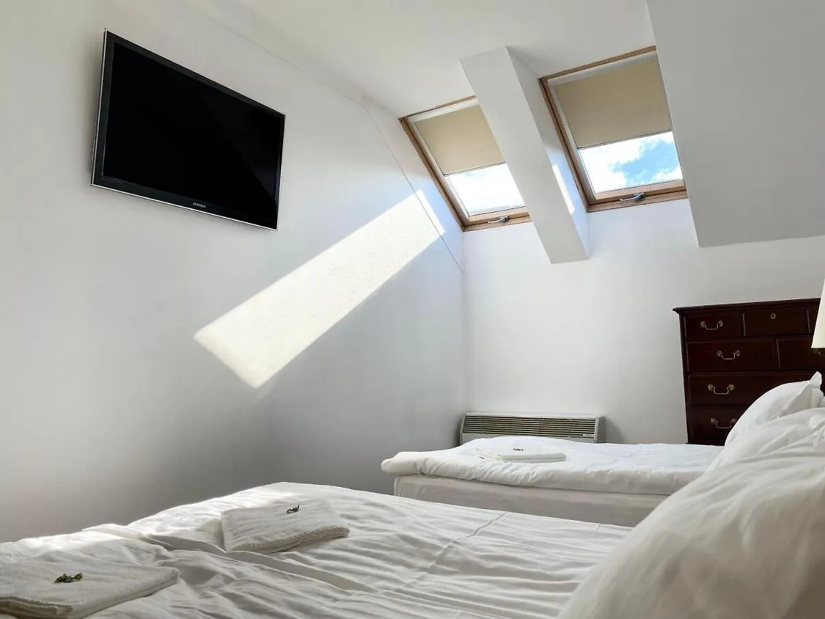 Opera16 Guestrooms Budapest 0*,