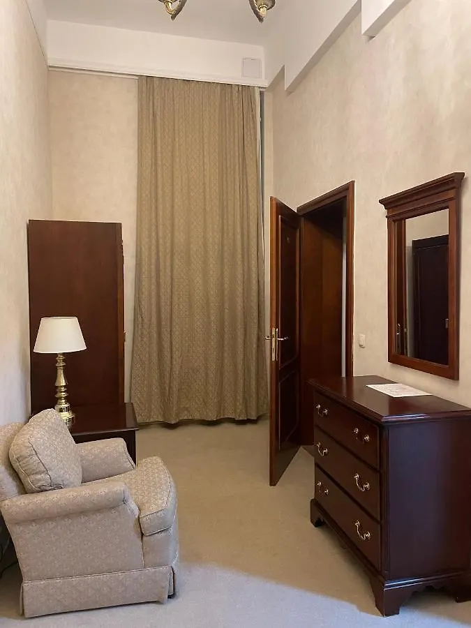 Opera16 Guestrooms Budapest 0*,