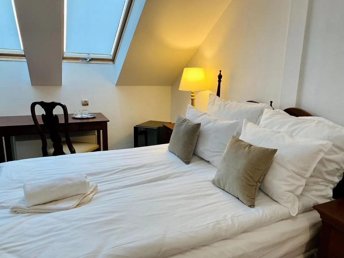 Opera16 Guestrooms Будапешт