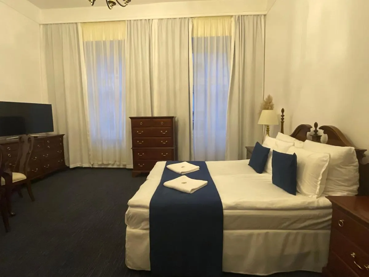 Opera16 Guestrooms Будапешт